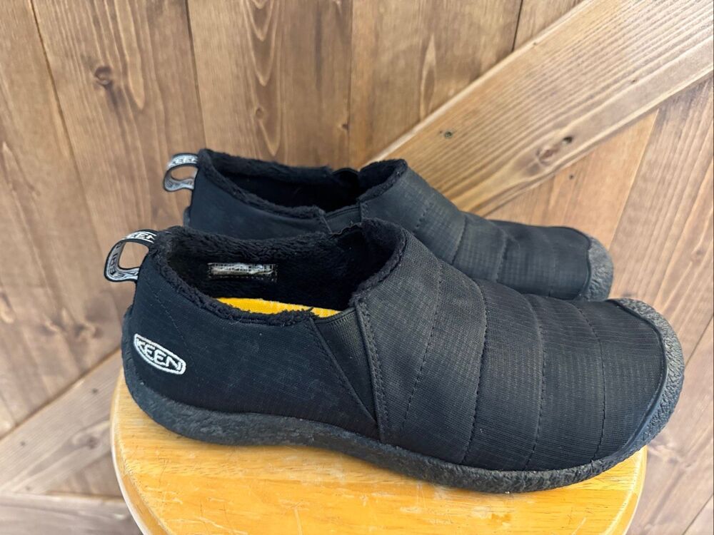 KEEN Women’s Size 9.5 Black Quilted Slip On Shoes Cozy Casual Comfort